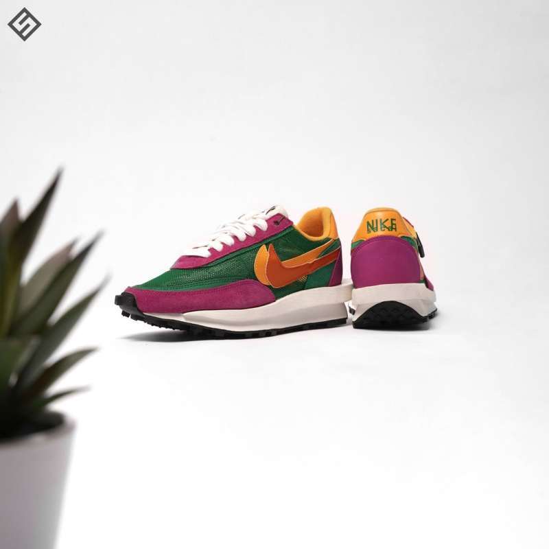 Nike ld waffle sacai green purple hotsell