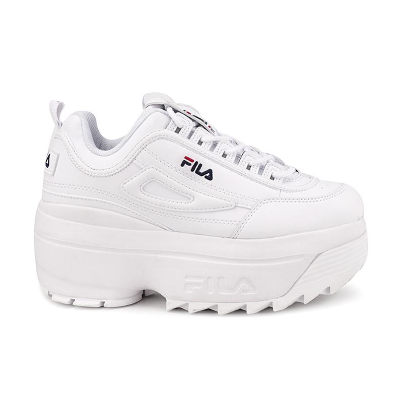 Sneakers shop fila wanita
