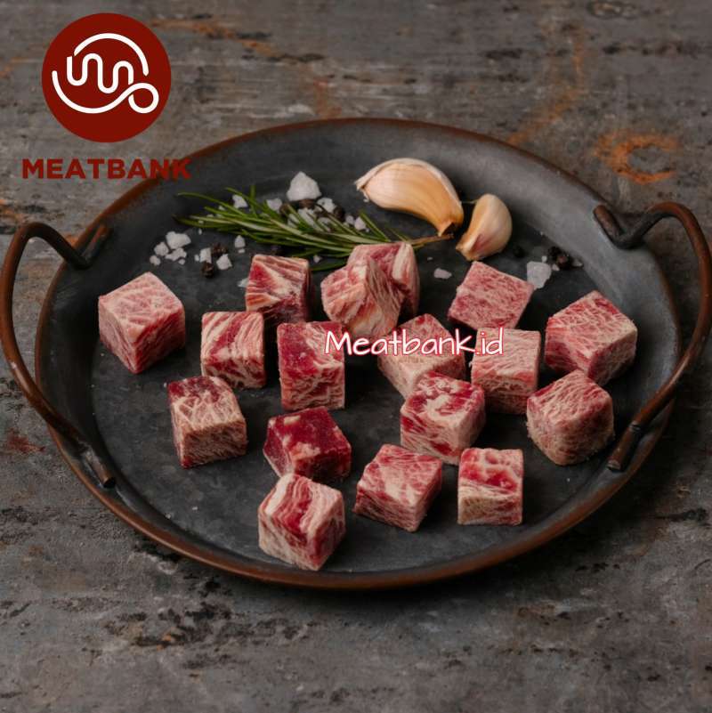 https://www.static-src.com/wcsstore/Indraprastha/images/catalog/full//96/MTA-7854700/meatbank_meatbank_saikoro_beef_cube_wagyu__grill_aus_daging_sapi_premium_quality_200_gr_full01_hiryd55w.jpg