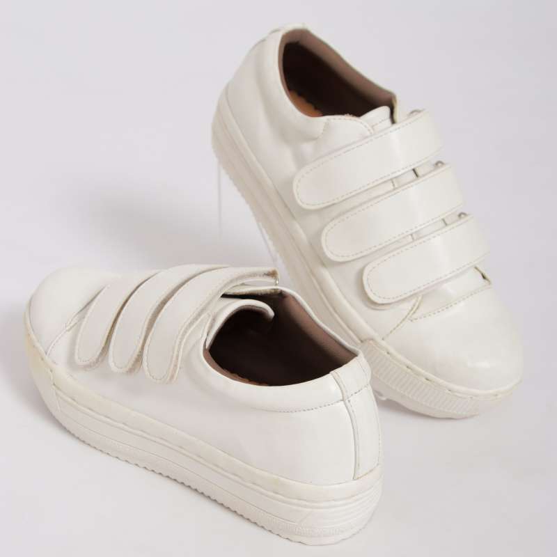 Promo TW Tyas Winny Sepatu Putih Perekat Key New Generation 37