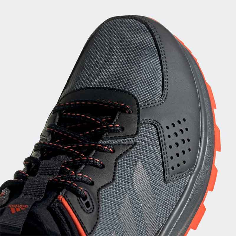 sepatu trail running adidas