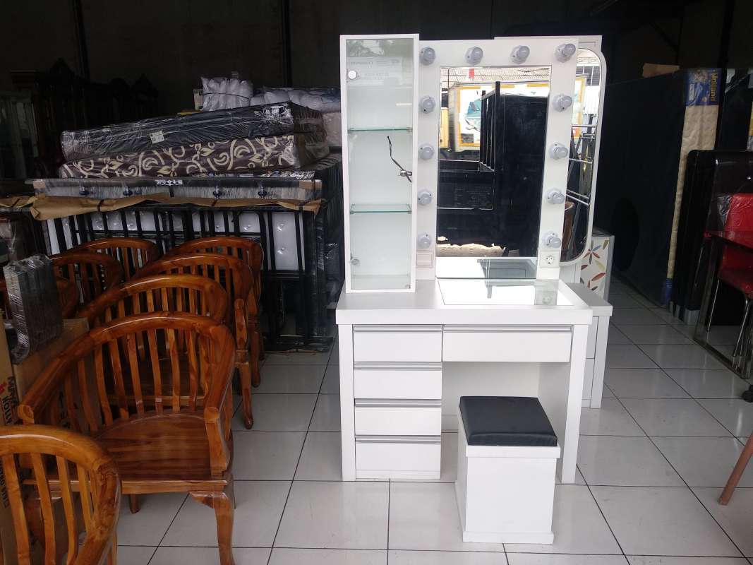 meja rias minimalis luxury putih white elegan dressing table