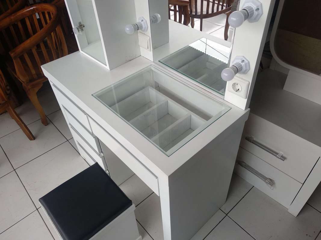 meja rias minimalis luxury putih white elegan dressing table