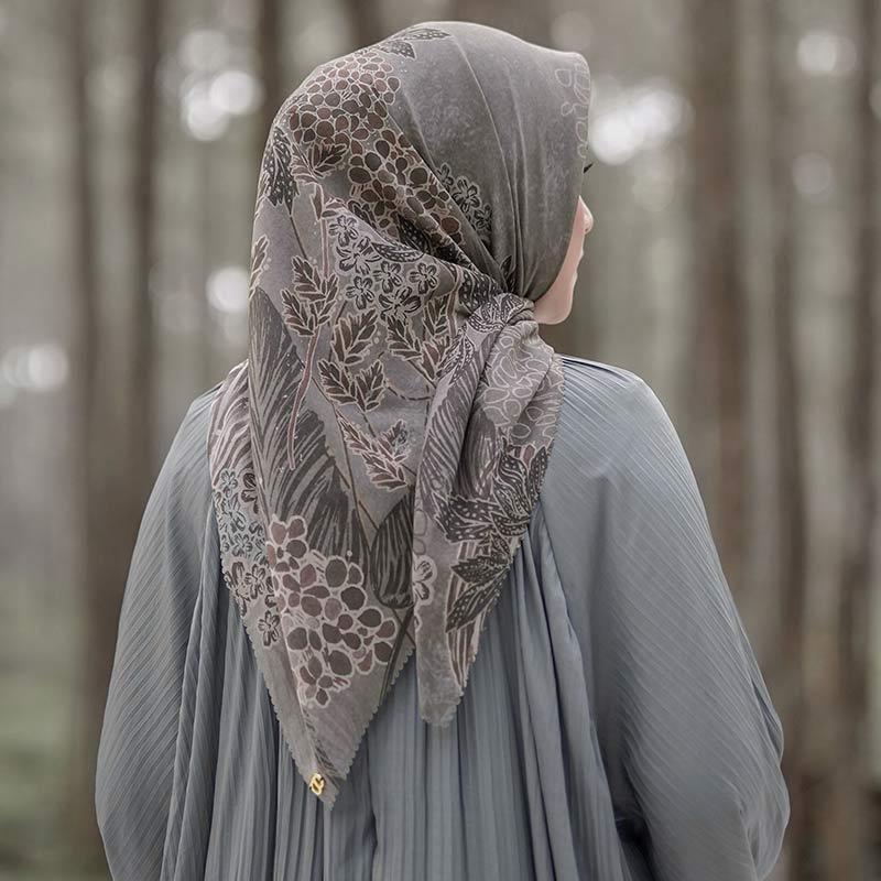 Button scarf top