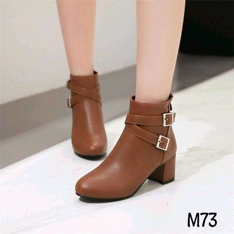 Heels boot wanita gesper dua M73 sepatu boot perempuan sepatu gak wanita sepatu heel wanita