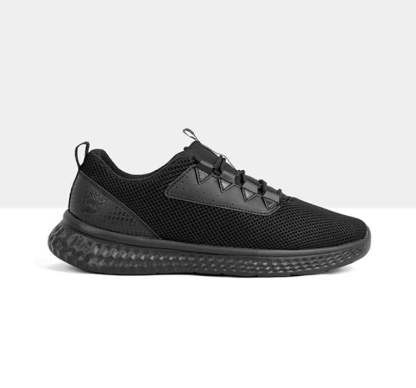 Sepatu running black clearance