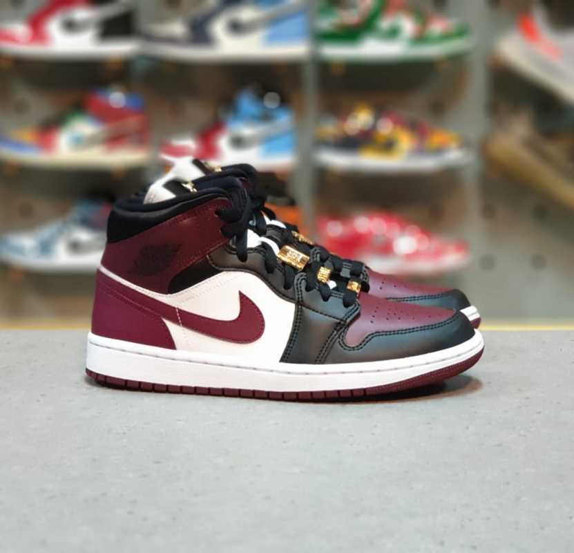 Air jordan shop 1 mid burgundy