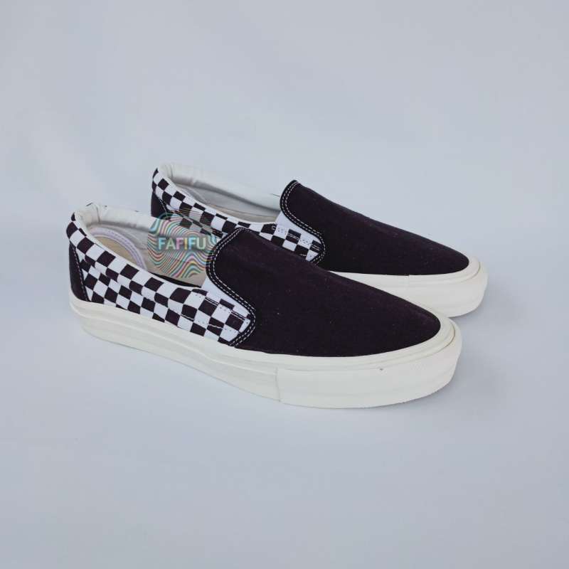 Sepatu slip store on lokal