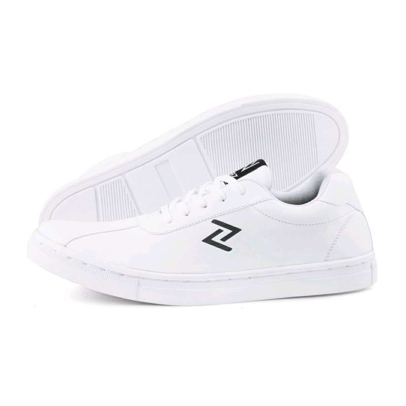 White sneakers lokal store
