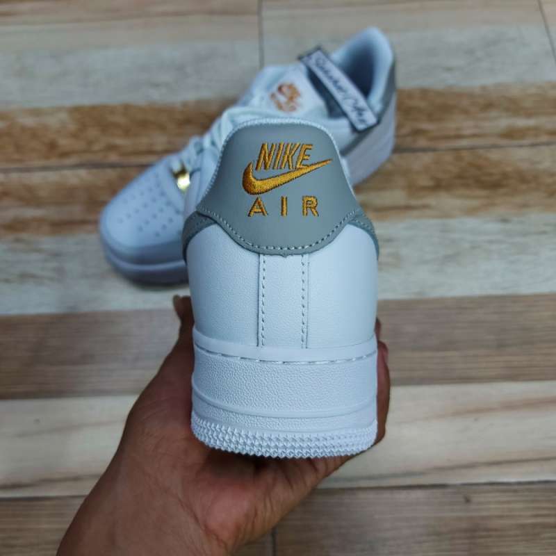 Sepatu Sneakers Pria Keren Buat Gaya 