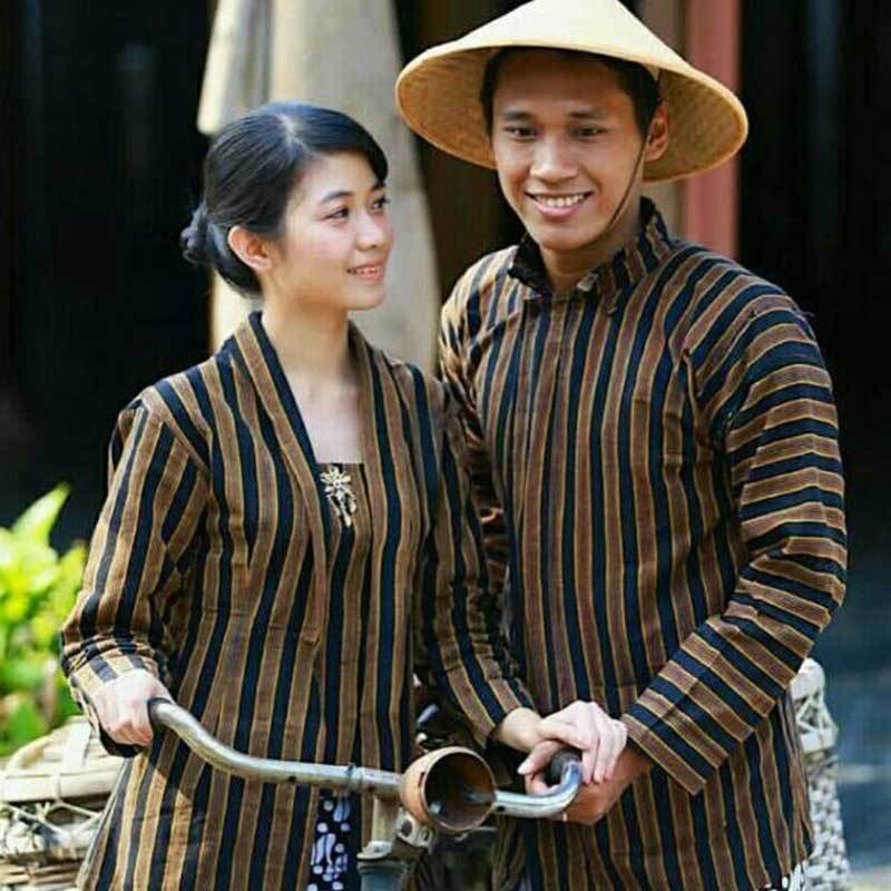 Busana Adat Jawa Baju Couple Surjan Dan Kebaya Tenun Lurik Terbaru Agustus 2021 Harga Murah Kualitas Terjamin Blibli