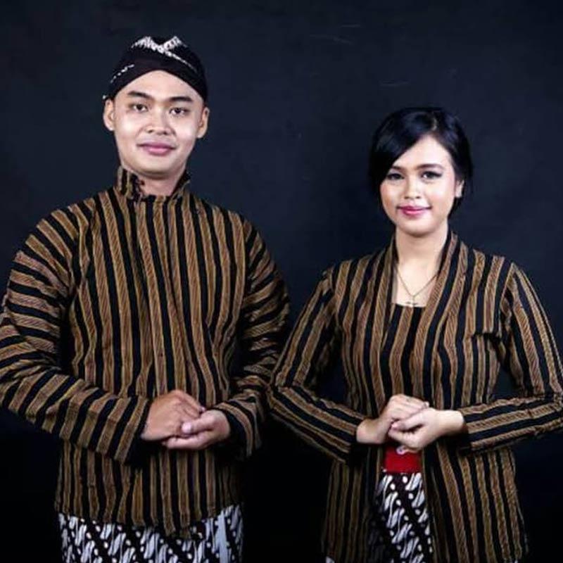 Jual Busana Adat Jawa Baju Couple Surjan Dan Kebaya Tenun Lurik Terbaru Juli 2021 Blibli