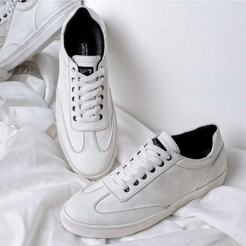 Jual Sepatu Sneakers Pria Casual Shoes ORIGINAL LOYAL WHITE