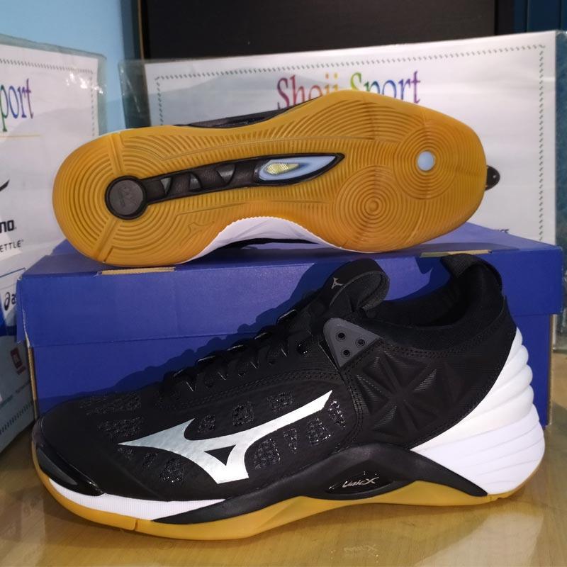 mizuno momentum low
