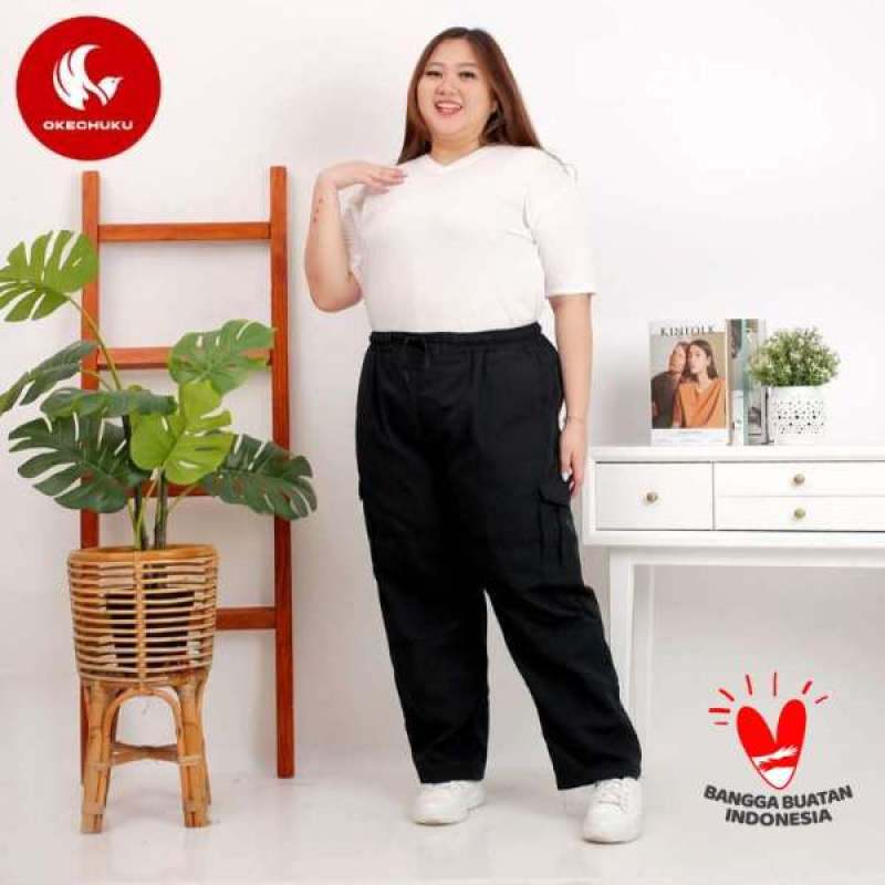 Jinsiy aloqa paytida ayollarning kokragi Uning etagini kotardi va uning külot porno pastga tortdi