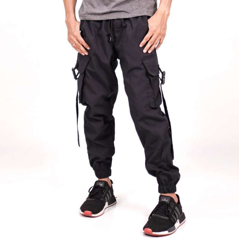 Jual Celana Panjang Cargo Jogger Pants Pria Elz2608204 Online Maret 2021 Blibli Modelnya yang agak longgar dan memiliki karet pada bagian kaki, membuatnya sangat mirip dengan model celana training. celana panjang cargo jogger pants pria elz2608204