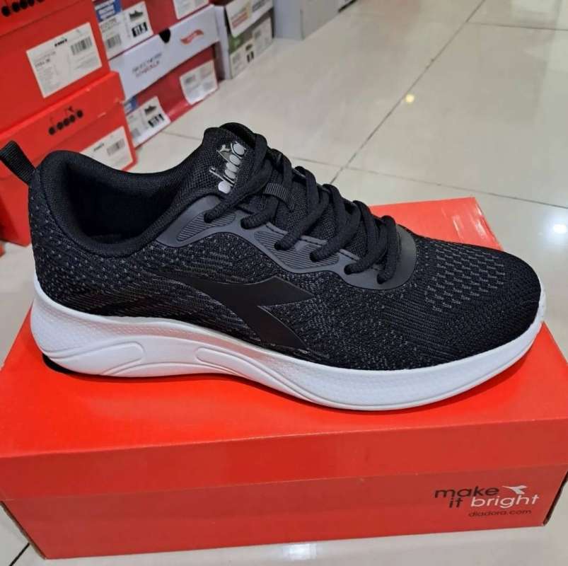 Sepatu diadora sale