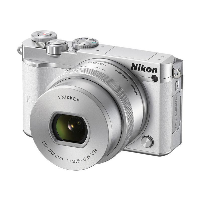 Nikon 1 J5 With 10-30mm F/3.5-5.6 PD-Zoom White Kamera Mirrorless