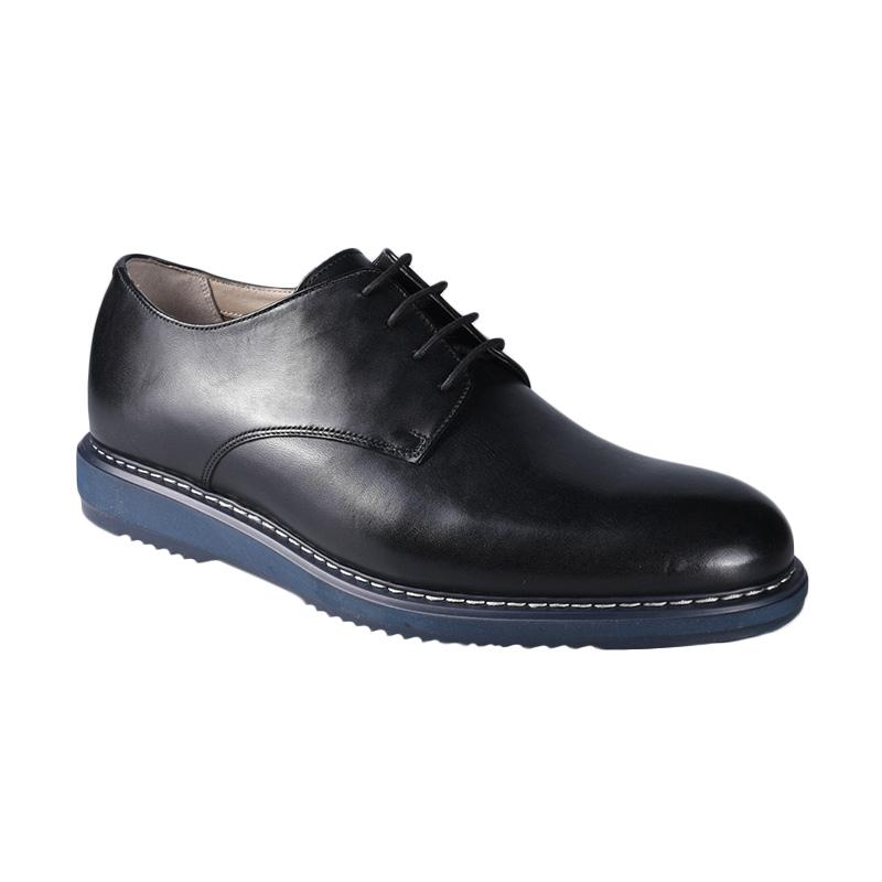 Clarks 26120696 Kenley Walk Sepatu Pria - Black Lea