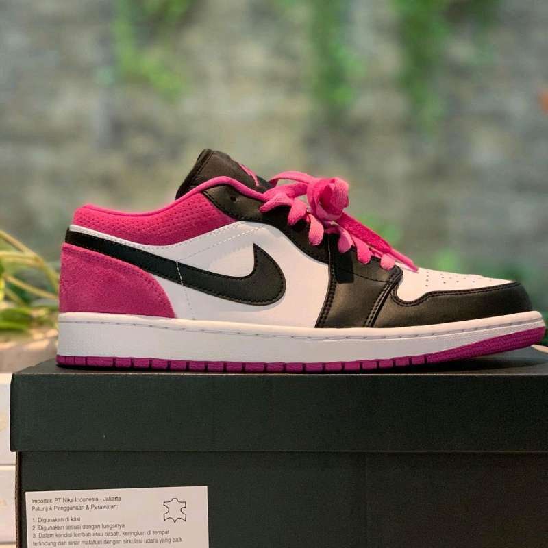NIKE AIR JORDAN 1 LOW MAGENTA