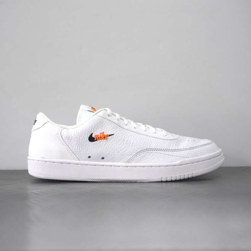 Nike court vintage white