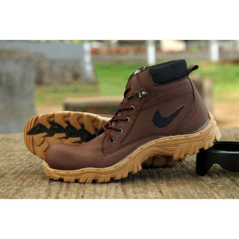 nike boots original