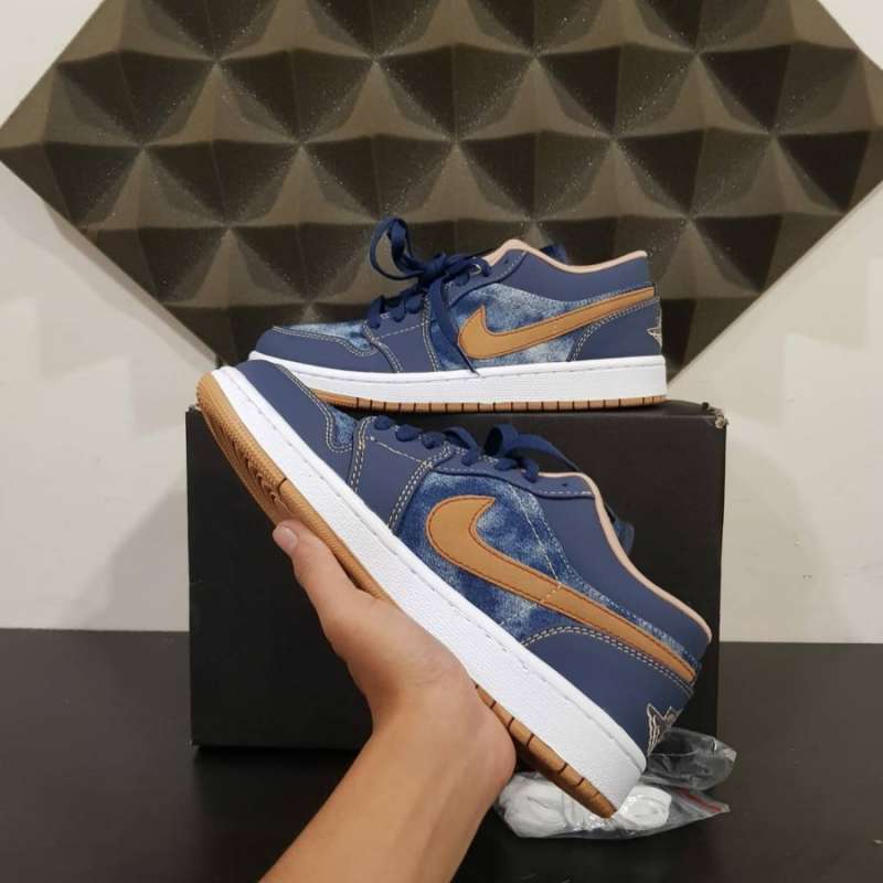 LOW SE DENIM - Sepatu Sneakers Pria 