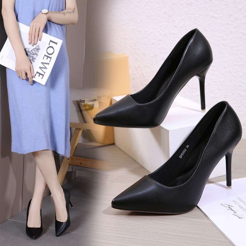 Sepatu heels on sale