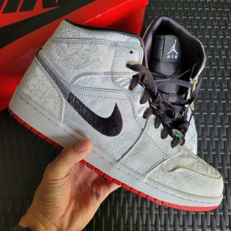 Air jordan 1 mid fearless edison chen top