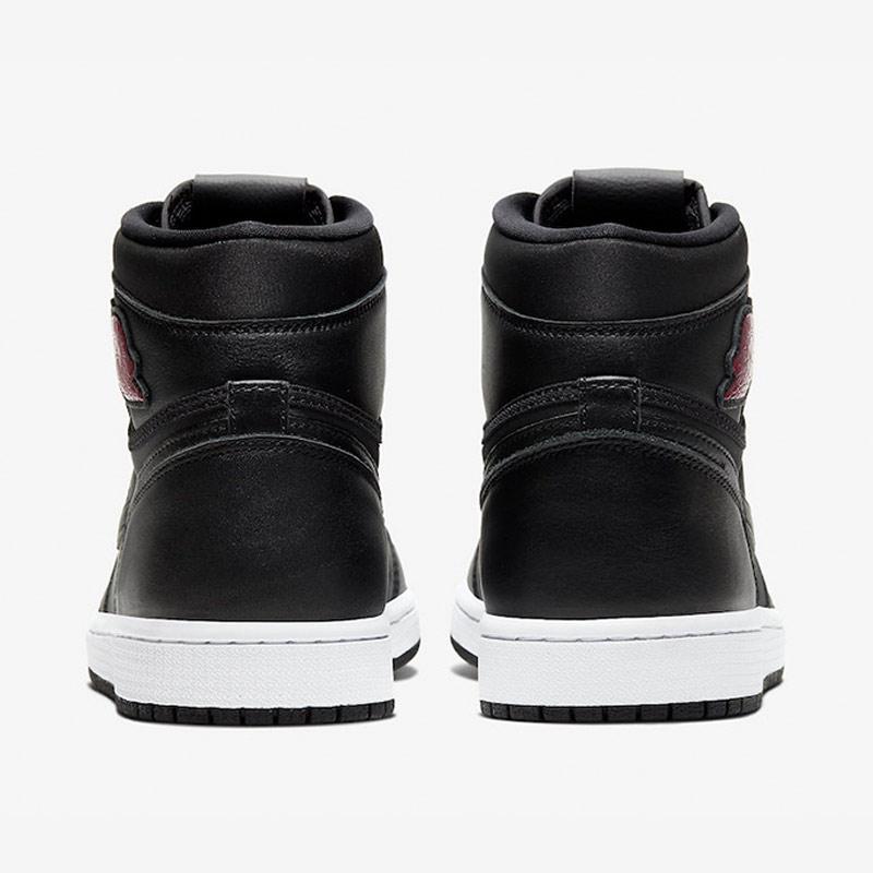 Jual NIKE Air Jordan 1 Retro High Black Satin Gym Red Sepatu Sneakers Pria  [555088-060] di Seller SNEAKERHUB INDONESIA - Kota Tangerang, Banten |  Blibli
