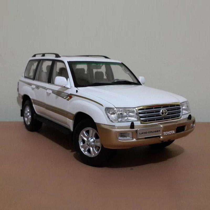 Jual Dealer Box Miniatur Mobil Toyota Land Cruiser 100 Lc100 Diecast 1 18 Online Oktober 2020 Blibli Com