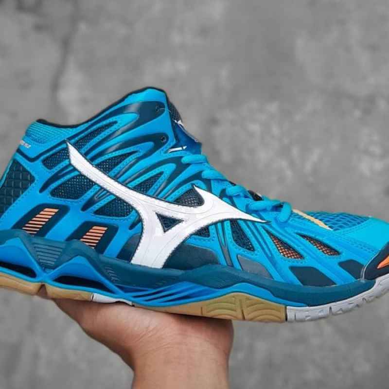 sepatu voli mizuno tornado