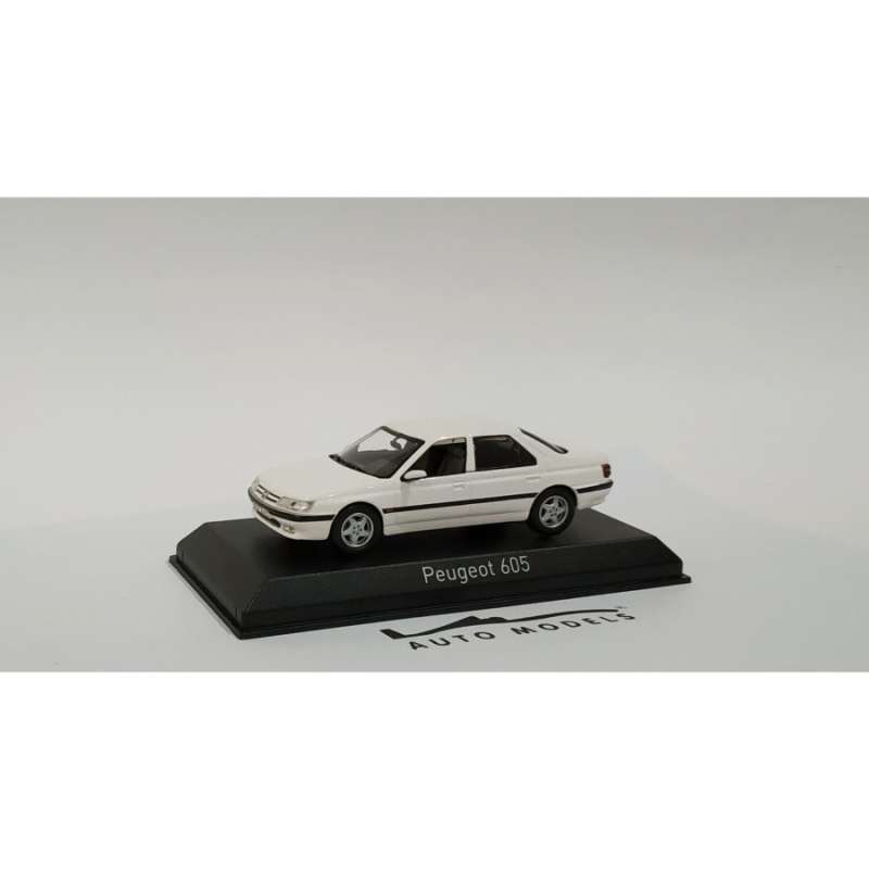 □ノレブ 1/18 1967 プジョー404 クーペ アローザホワイト