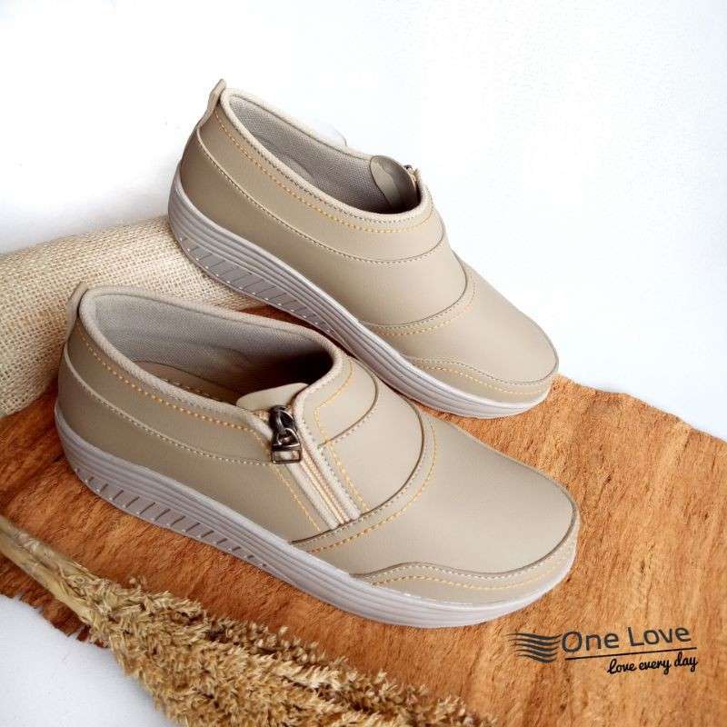 Model sepatu wedges store