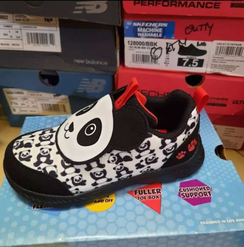 Skechers panda top