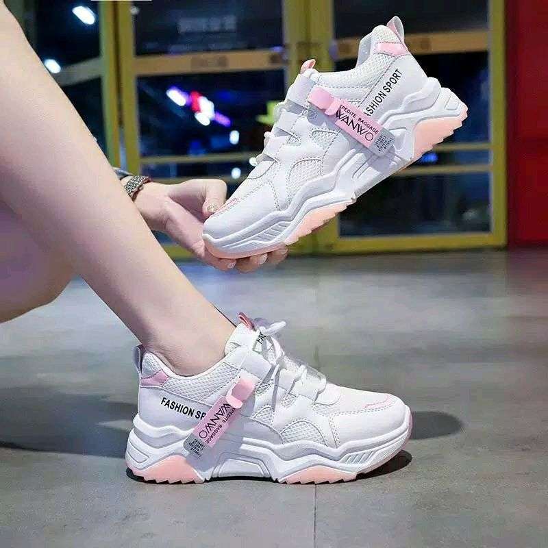 Sneakers gucci wanita discount