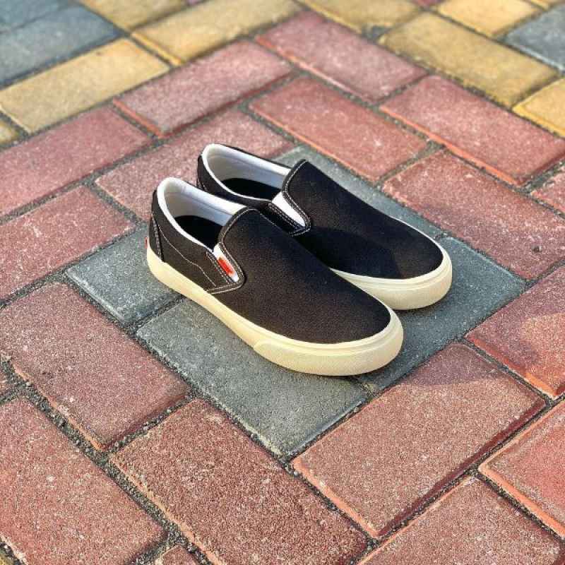 warrior slip on