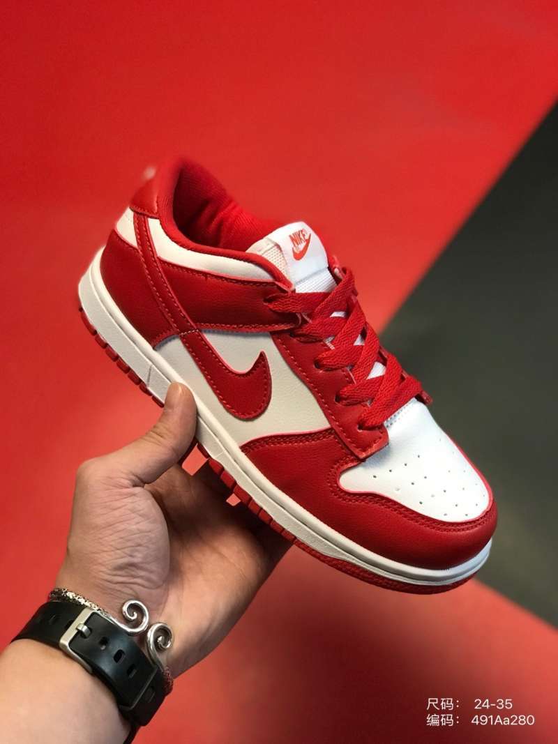 Jual 24-35 Nike SB Dunk Low (3.5y-7y) kids' shoe contrast leather panels up  to parent-child shoe low top Street skateboarding shoe 491aa - 45 di Seller  SNK souxing shop - | Blibli