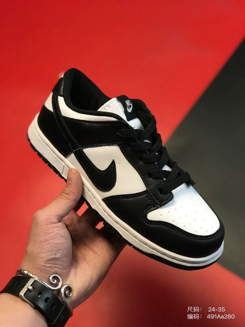 Jual 24-35 Nike SB Dunk Low (3.5y-7y) kids' shoe contrast leather panels up  to parent-child shoe low top Street skateboarding shoe 491aa - 45 di Seller  SNK souxing shop - | Blibli