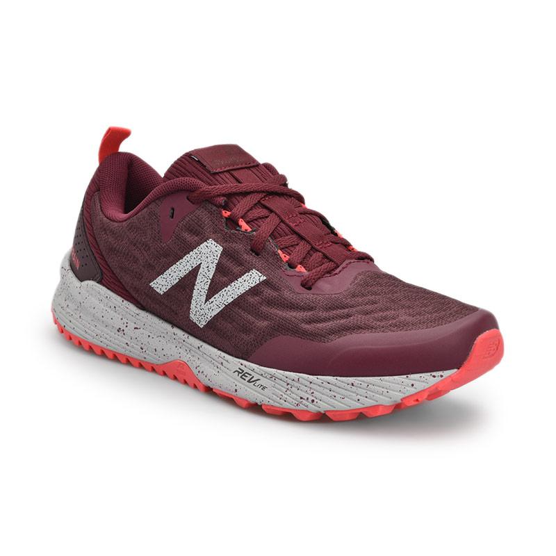 Sepatu trail shop running new balance