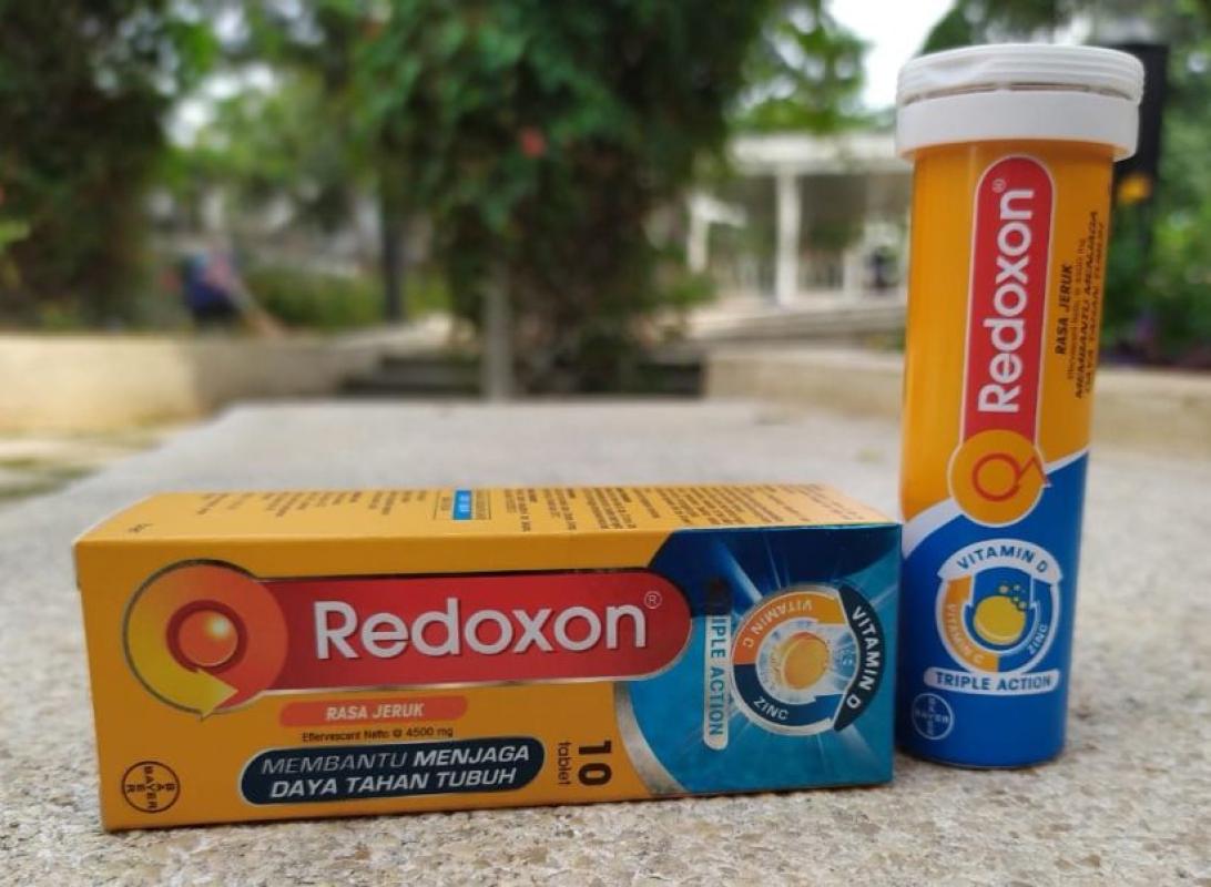 redoxon triple action vitamin c d dan zinc 10 tablet