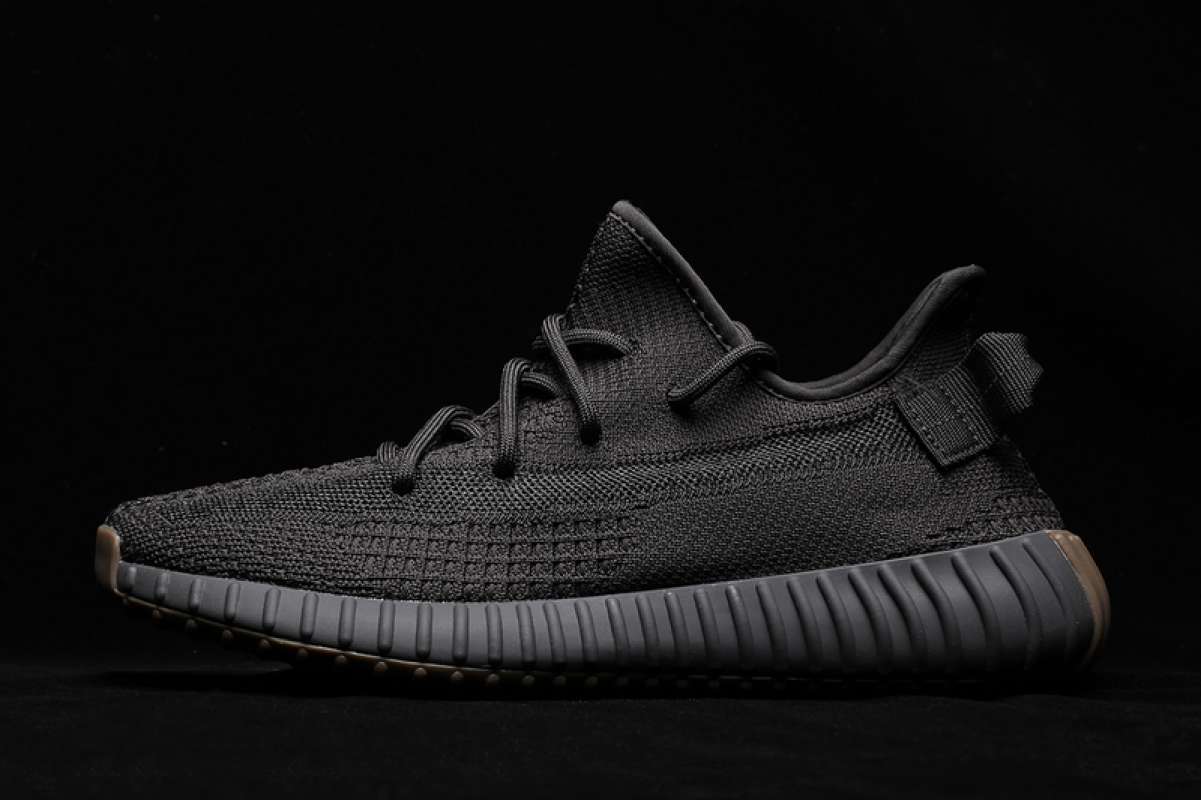 black yeezy slippers