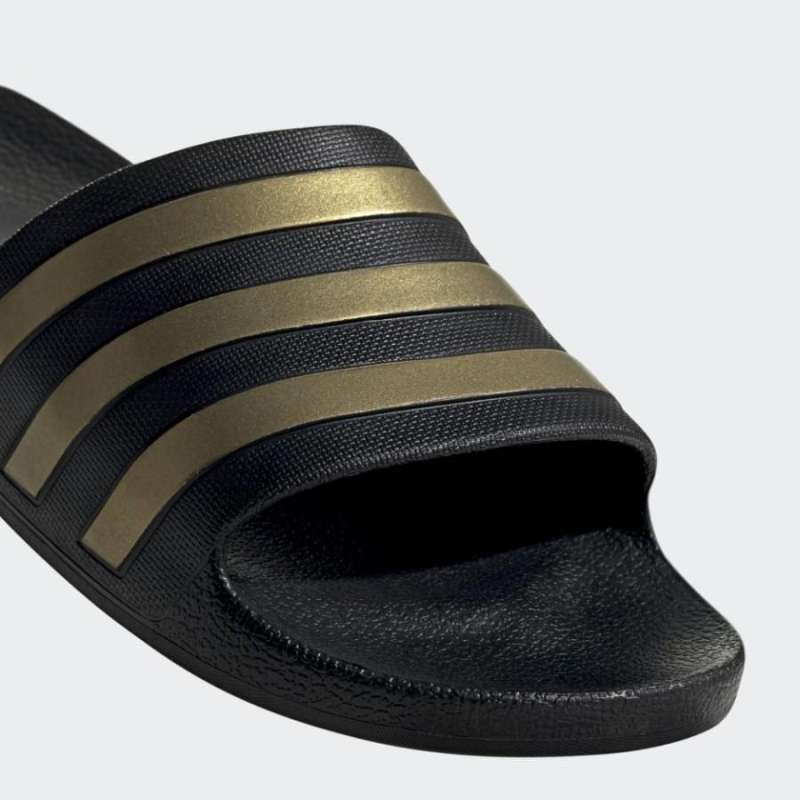 Sandal adidas adilette best sale terbaru