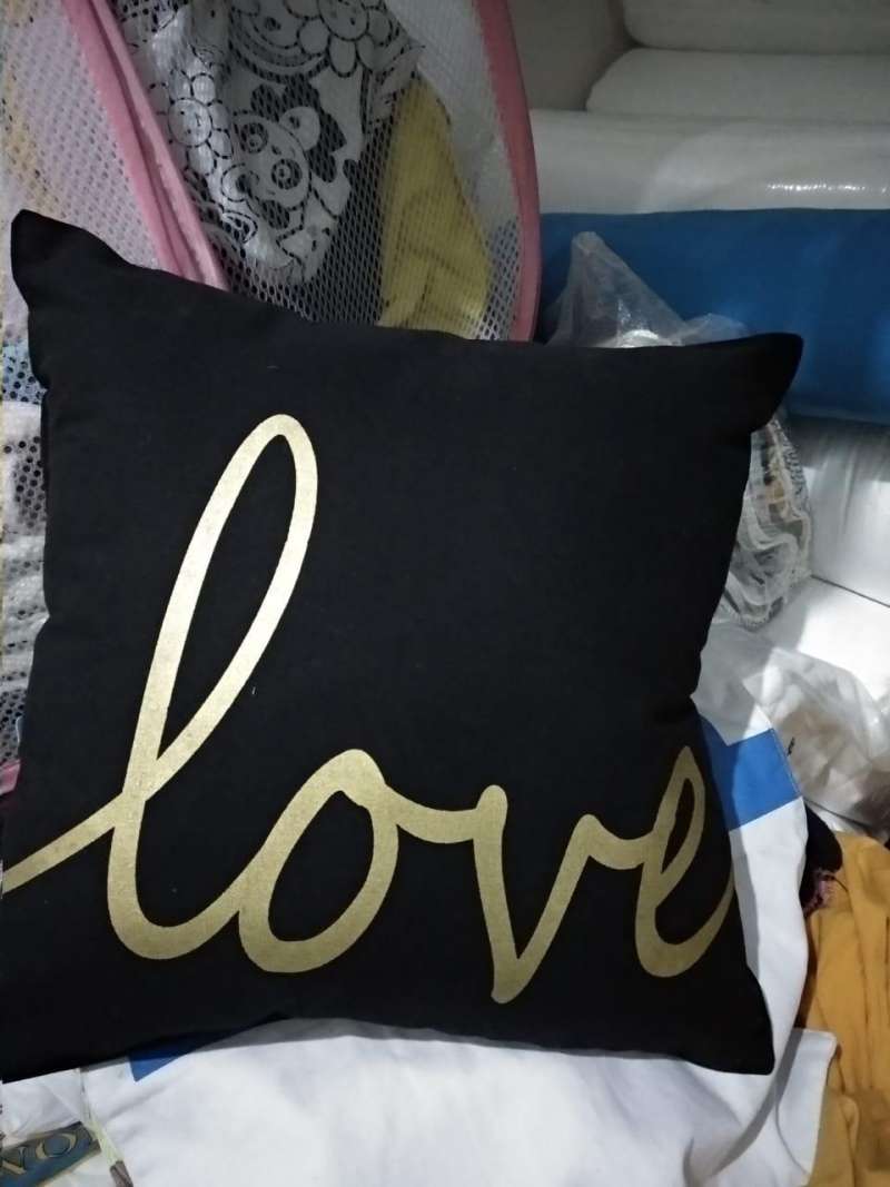 Jual Sarung Bantal Sofa 40x40 Motif Quote Love Online Maret 2021 Blibli (minimal pemesanan 3pcs) menggunakan material dengan kualitas terbaik jika anda membutuhkan bantal kursi sofa ukuran 40×40 dengan harga murah dan kualitas bagus, kami bisa mengirimkannya ke rumah anda sekarang sarung bantal sofa 40x40 motif quote love