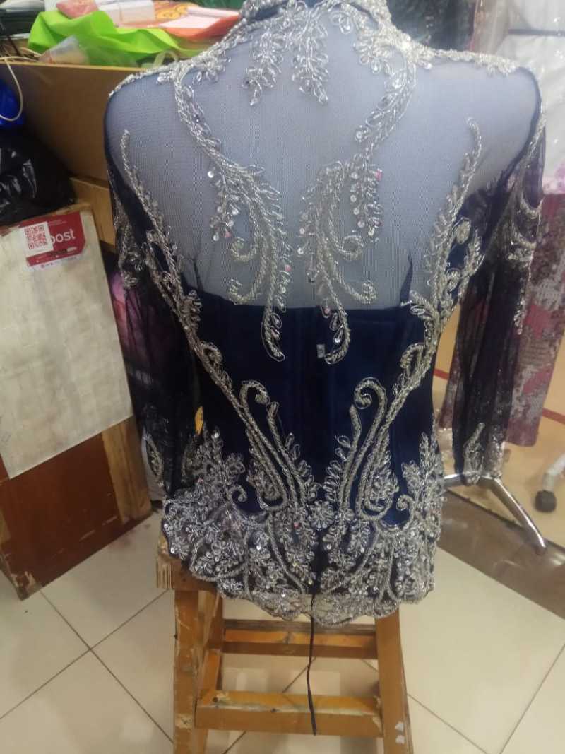 Baju Kebaya Wisuda Navi