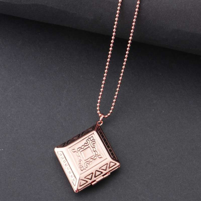 Promo Rhombus Pendant Necklace Photo 