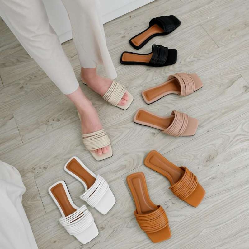 Faith nude wedges top
