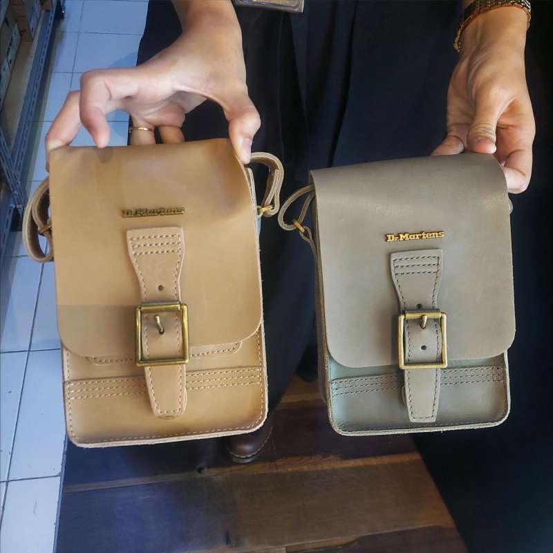 tas docmart dr martens satchel