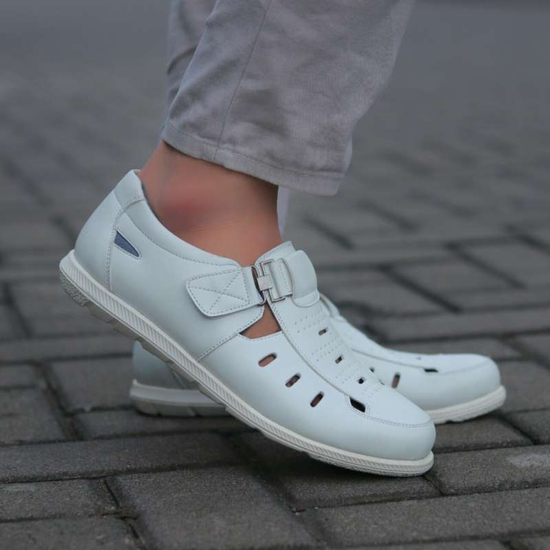 RIONZ PRANK WHITE Sepatu Slip On Pria Casual Mules Hitam Coklat Putih  Kulit PU Original Borongsong Semi Formal Kerja Kantor Kuliah