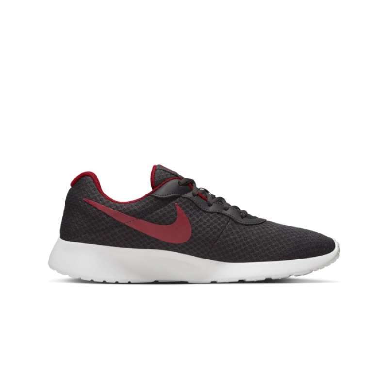 Nike tanjun new arrivals black white harga